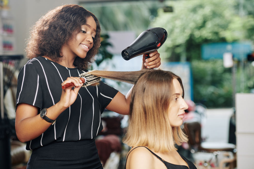 Benefits of Visiting a Hair Salon