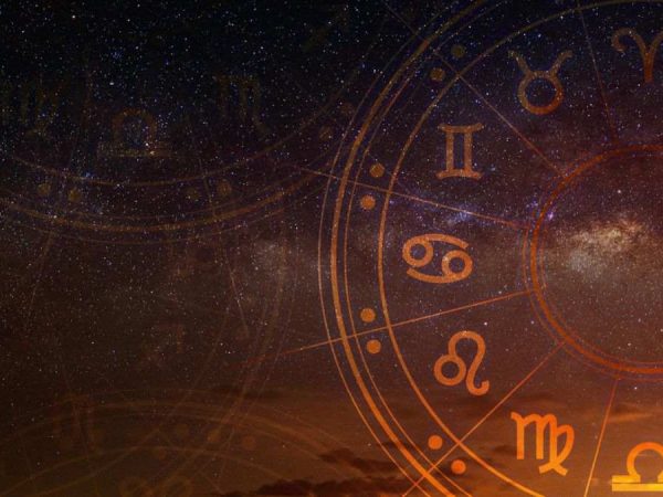 Starstruck Scholars: Choosing the Right Astrology School for Your Cosmic Journey