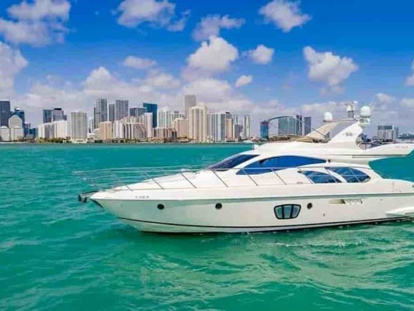 Coastal Comfort: Miami Yacht Rental Experience